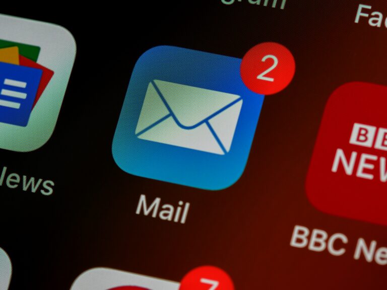 Een zakelijke mail die gelezen wordt: zet dit bovenaan